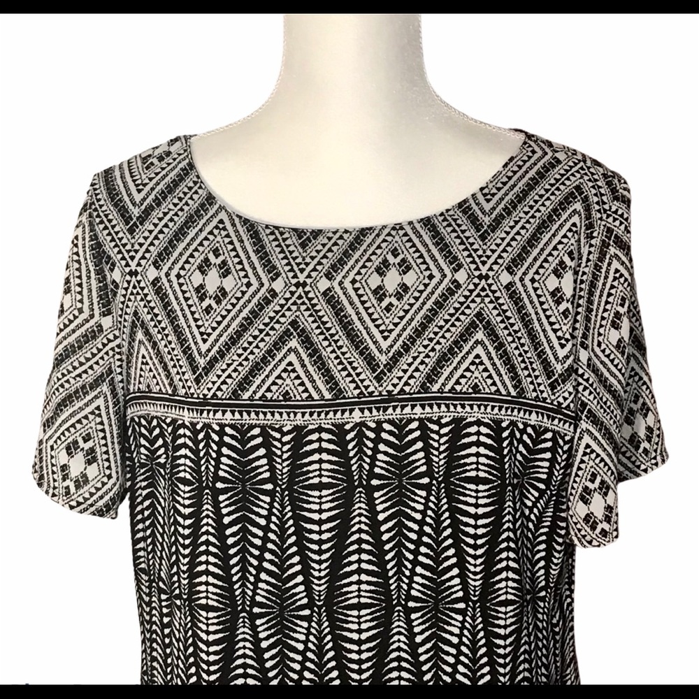 Black and white patterned dress - Picture 3 of 4
